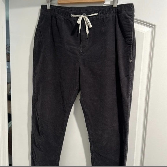 SOLD Vuori Optimist Corduroy Charcoal Joggers Cords XL (36" x 30.5") - Picture 2 of 2